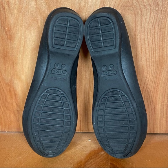 Womens 6 Crocs Gianna Silver Disc Flats Black SEF1218 - Picture 7 of 8